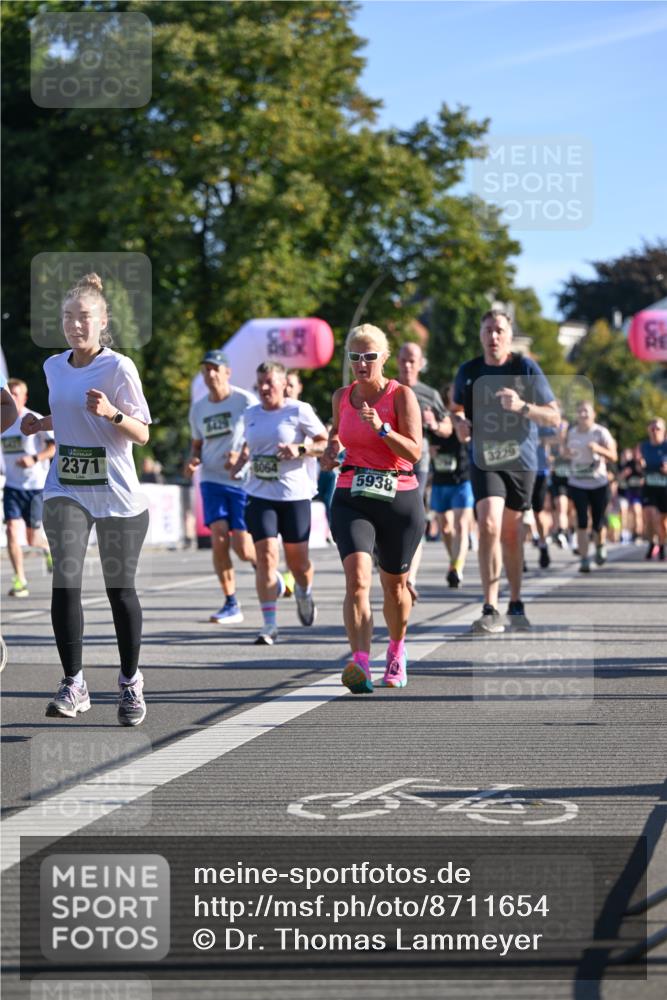 07.09.2025 - BARMER Alsterlauf Dr. Thomas Lammeyer http://msf.ph/oto/8711654 07.09.2025 09:39:54 Laufen 2371, 6429, 815, 5938 meine-sportfotos.de