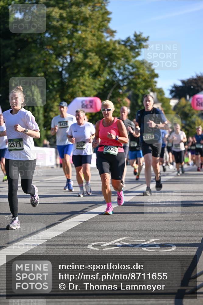 07.09.2025 - BARMER Alsterlauf Dr. Thomas Lammeyer http://msf.ph/oto/8711655 07.09.2025 09:39:54 Laufen 2371, 8064, 5938, 3229 meine-sportfotos.de