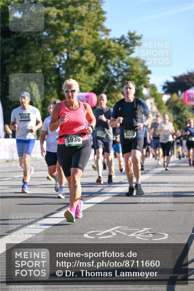 07.09.2025 - BARMER Alsterlauf Dr. Thomas Lammeyer http://msf.ph/oto/8711660 07.09.2025 09:39:55 Laufen 8429, 5938, 1137, 3229 meine-sportfotos.de