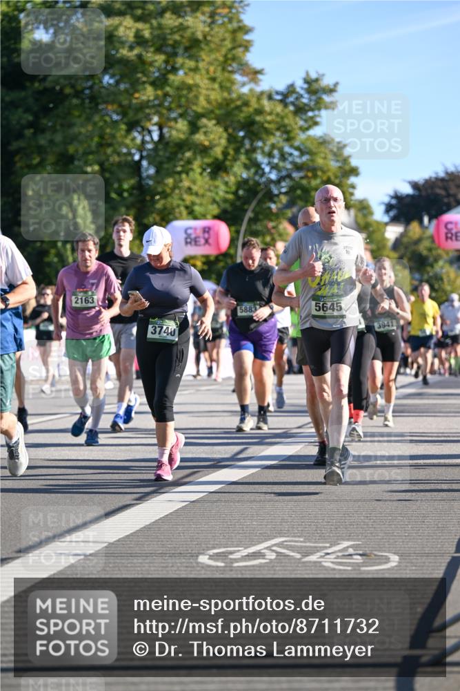 07.09.2025 - BARMER Alsterlauf Dr. Thomas Lammeyer http://msf.ph/oto/8711732 07.09.2025 09:40:08 Laufen 2163, 5883, 5645, 3740, 3941 meine-sportfotos.de