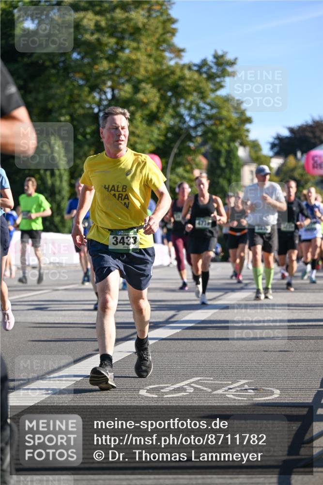 07.09.2025 - BARMER Alsterlauf Dr. Thomas Lammeyer http://msf.ph/oto/8711782 07.09.2025 09:40:16 Laufen 3433 meine-sportfotos.de