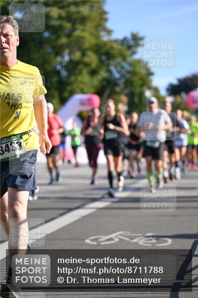 07.09.2025 - BARMER Alsterlauf Dr. Thomas Lammeyer http://msf.ph/oto/8711788 07.09.2025 09:40:17 Laufen 36, 3433 meine-sportfotos.de