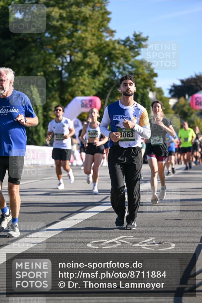 07.09.2025 - BARMER Alsterlauf Dr. Thomas Lammeyer http://msf.ph/oto/8711884 07.09.2025 09:40:32 Laufen 1996, 4905, 3063, 3960 meine-sportfotos.de