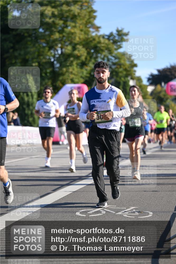 07.09.2025 - BARMER Alsterlauf Dr. Thomas Lammeyer http://msf.ph/oto/8711886 07.09.2025 09:40:32 Laufen 30, 3960 meine-sportfotos.de