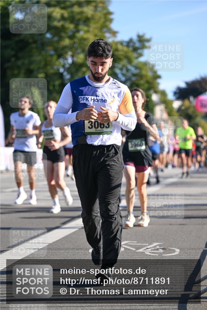 07.09.2025 - BARMER Alsterlauf Dr. Thomas Lammeyer http://msf.ph/oto/8711891 07.09.2025 09:40:33 Laufen 3063, 3960 meine-sportfotos.de