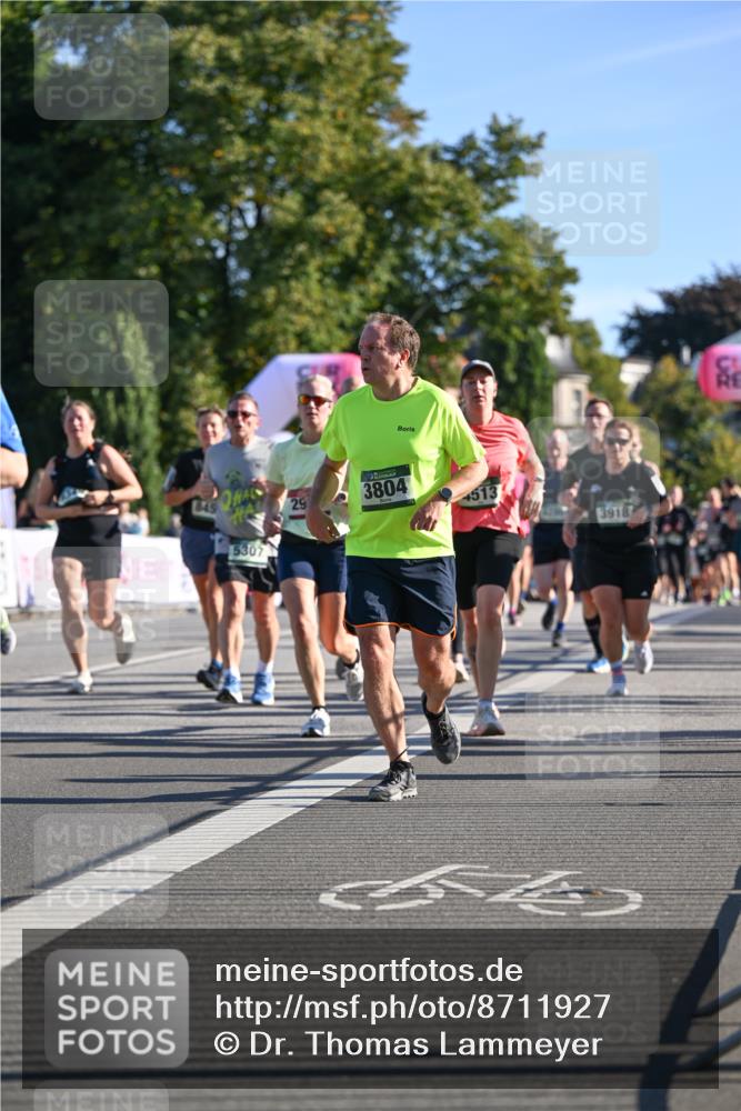 07.09.2025 - BARMER Alsterlauf Dr. Thomas Lammeyer http://msf.ph/oto/8711927 07.09.2025 09:40:39 Laufen 5307, 3804, 29, 4513, 3918, 64 meine-sportfotos.de