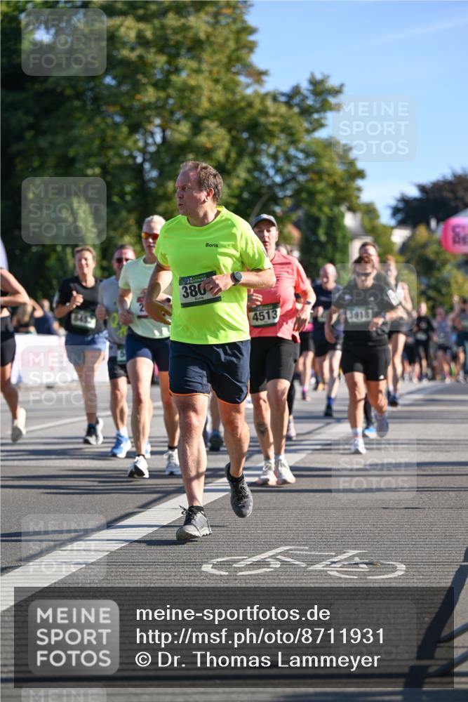 07.09.2025 - BARMER Alsterlauf Dr. Thomas Lammeyer http://msf.ph/oto/8711931 07.09.2025 09:40:39 Laufen 380, 4513, 3918 meine-sportfotos.de