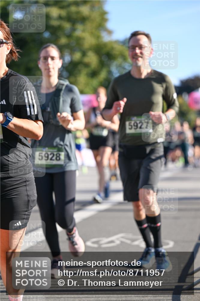 07.09.2025 - BARMER Alsterlauf Dr. Thomas Lammeyer http://msf.ph/oto/8711957 07.09.2025 09:40:43 Laufen 5928, 6, 5927 meine-sportfotos.de