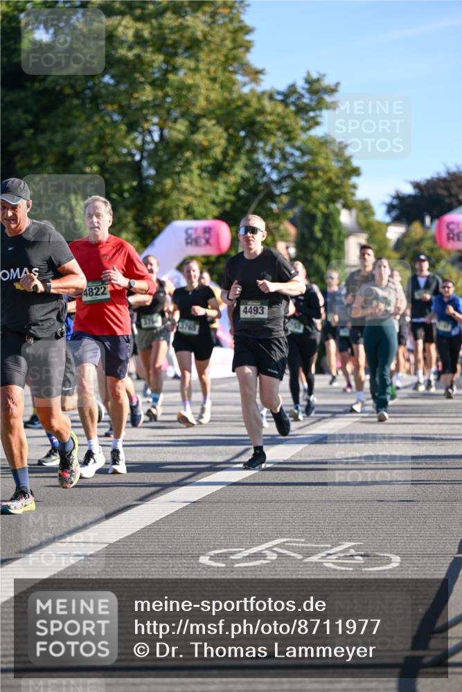 07.09.2025 - BARMER Alsterlauf Dr. Thomas Lammeyer http://msf.ph/oto/8711977 07.09.2025 09:40:47 Laufen 4822, 3765, 4493 meine-sportfotos.de