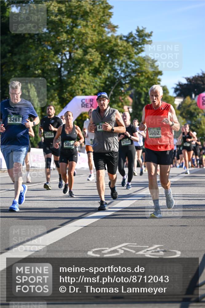 07.09.2025 - BARMER Alsterlauf Dr. Thomas Lammeyer http://msf.ph/oto/8712043 07.09.2025 09:40:59 Laufen 3261, 2065, 5857, 5703, 5602 meine-sportfotos.de