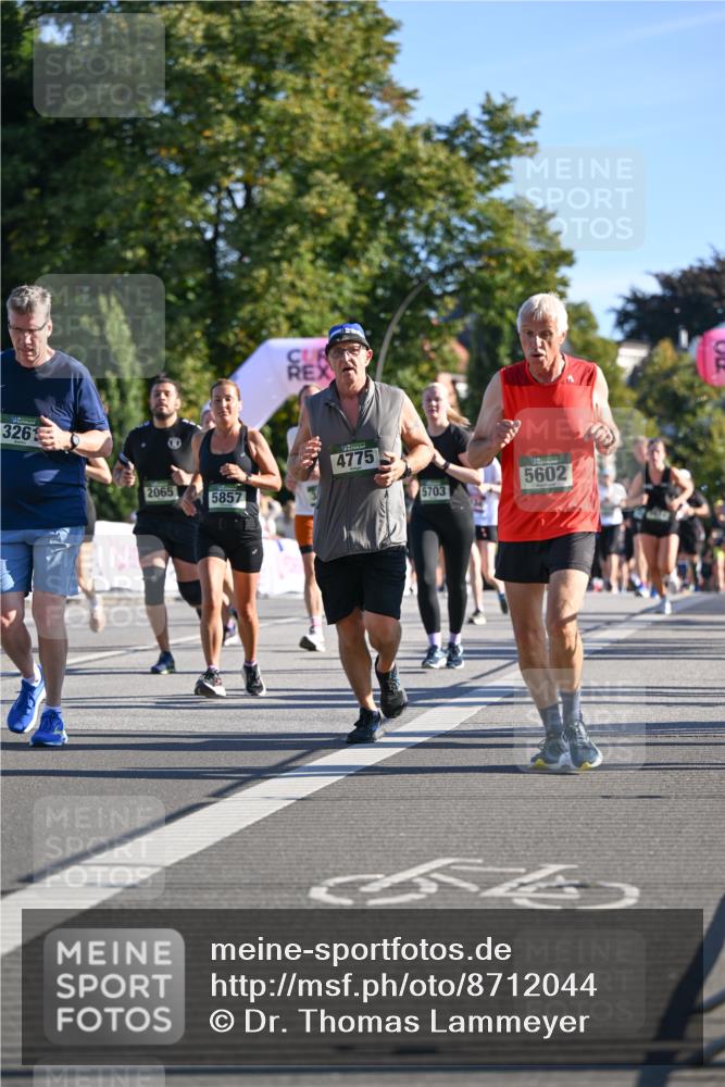 07.09.2025 - BARMER Alsterlauf Dr. Thomas Lammeyer http://msf.ph/oto/8712044 07.09.2025 09:40:59 Laufen 326, 2065, 5857, 4775, 5703, 5602 meine-sportfotos.de
