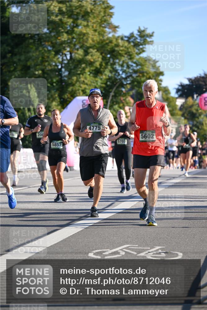 07.09.2025 - BARMER Alsterlauf Dr. Thomas Lammeyer http://msf.ph/oto/8712046 07.09.2025 09:41:00 Laufen 206, 5857, 4775, 5703, 5602 meine-sportfotos.de