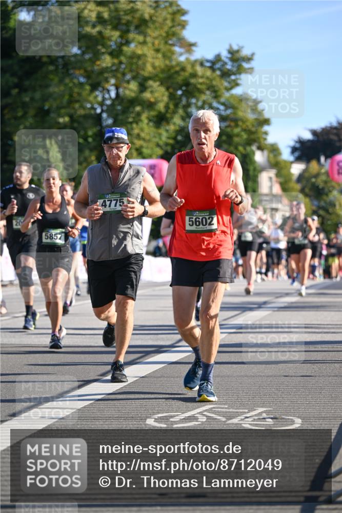 07.09.2025 - BARMER Alsterlauf Dr. Thomas Lammeyer http://msf.ph/oto/8712049 07.09.2025 09:41:00 Laufen 5857, 4775, 5602 meine-sportfotos.de