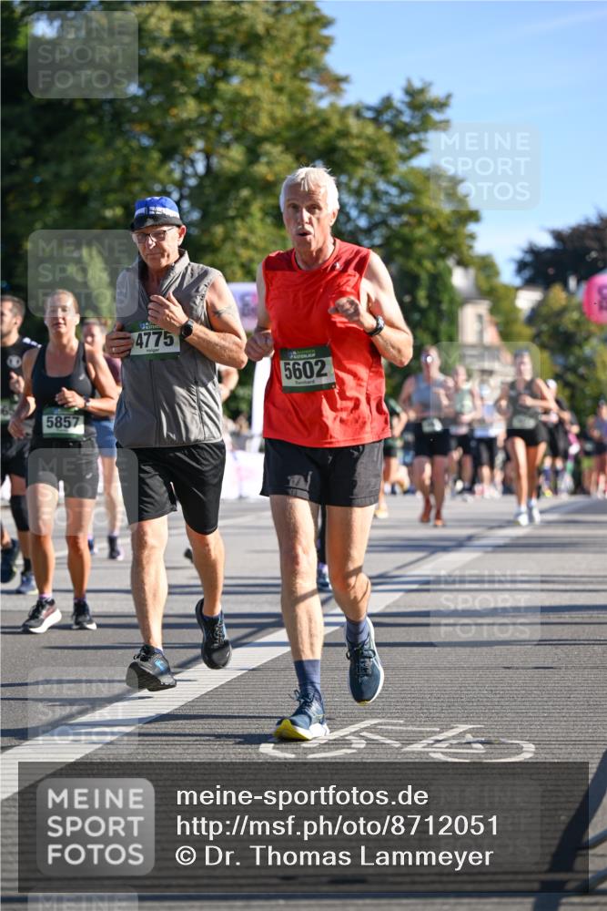 07.09.2025 - BARMER Alsterlauf Dr. Thomas Lammeyer http://msf.ph/oto/8712051 07.09.2025 09:41:01 Laufen 5857, 4775, 5602 meine-sportfotos.de