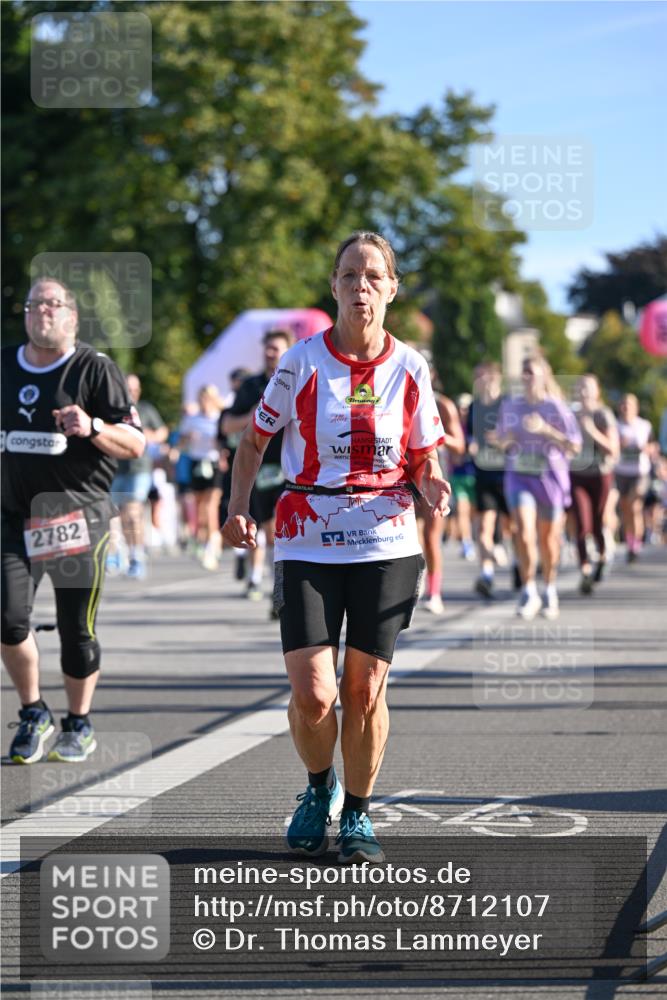07.09.2025 - BARMER Alsterlauf Dr. Thomas Lammeyer http://msf.ph/oto/8712107 07.09.2025 09:41:10 Laufen 07, 2782 meine-sportfotos.de