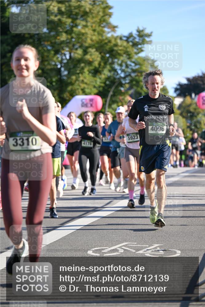 07.09.2025 - BARMER Alsterlauf Dr. Thomas Lammeyer http://msf.ph/oto/8712139 07.09.2025 09:41:16 Laufen 3310, 4178, 5923, 4096 meine-sportfotos.de