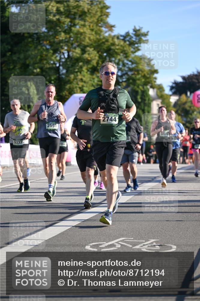 07.09.2025 - BARMER Alsterlauf Dr. Thomas Lammeyer http://msf.ph/oto/8712194 07.09.2025 09:41:25 Laufen 5333, 2591, 2744, 5478 meine-sportfotos.de