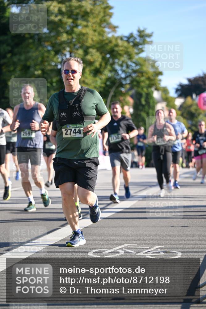 07.09.2025 - BARMER Alsterlauf Dr. Thomas Lammeyer http://msf.ph/oto/8712198 07.09.2025 09:41:26 Laufen 2591, 2744, 2130 meine-sportfotos.de