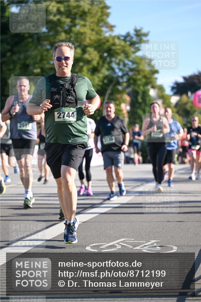 07.09.2025 - BARMER Alsterlauf Dr. Thomas Lammeyer http://msf.ph/oto/8712199 07.09.2025 09:41:26 Laufen 2591, 36, 2744, 2136 meine-sportfotos.de