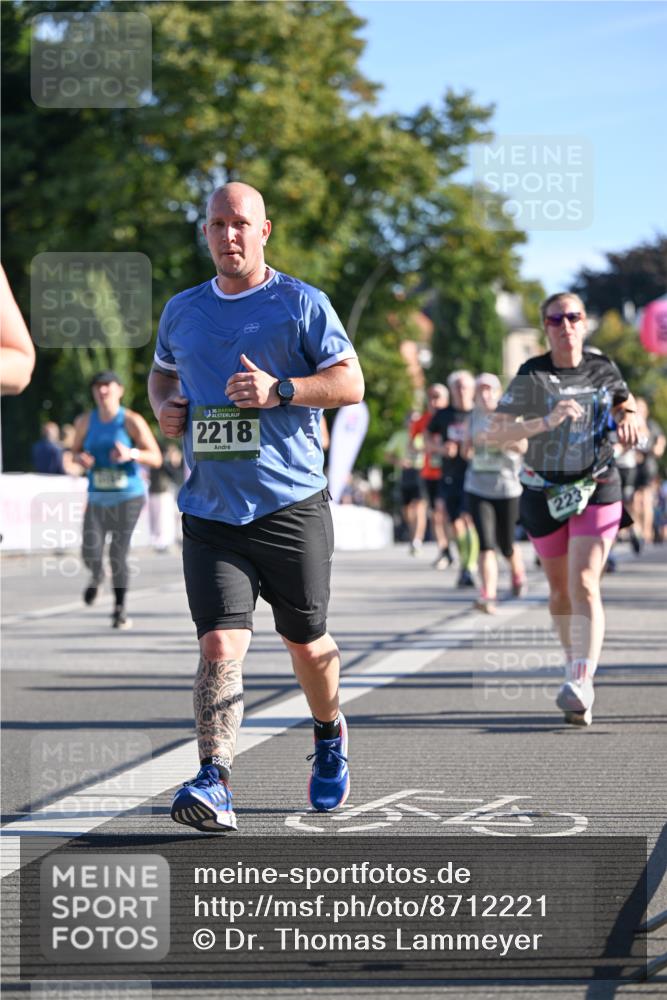 07.09.2025 - BARMER Alsterlauf Dr. Thomas Lammeyer http://msf.ph/oto/8712221 07.09.2025 09:41:30 Laufen 435, 2218, 77, 223 meine-sportfotos.de