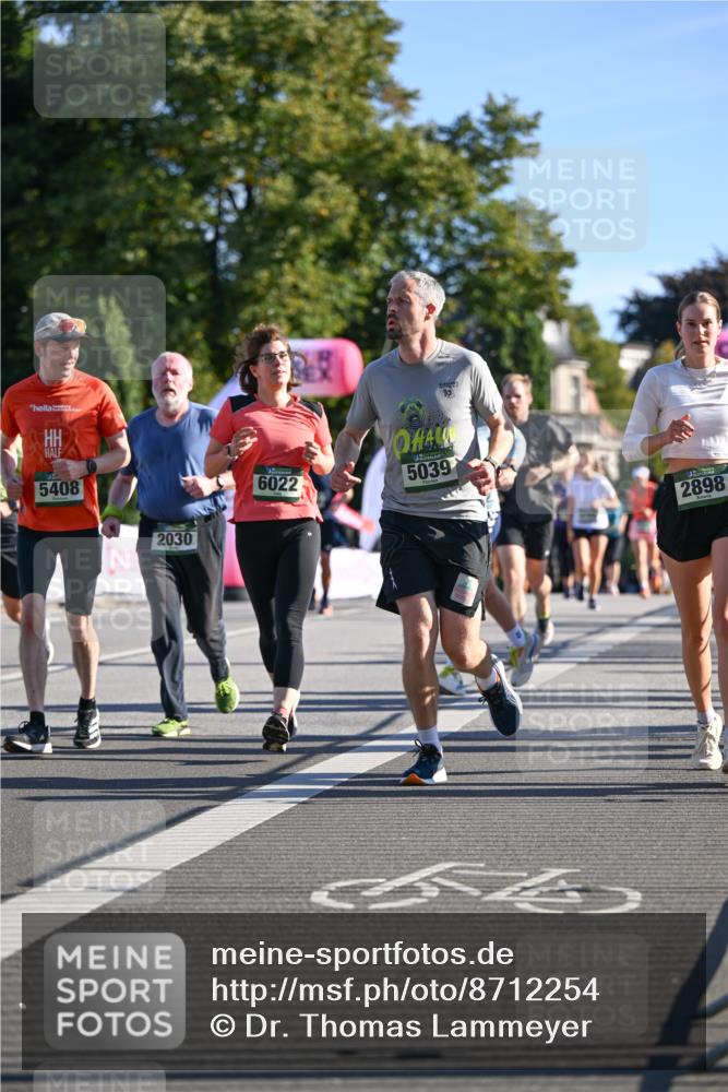07.09.2025 - BARMER Alsterlauf Dr. Thomas Lammeyer http://msf.ph/oto/8712254 07.09.2025 09:41:36 Laufen 5408, 2030, 6022, 10, 5039, 2898 meine-sportfotos.de