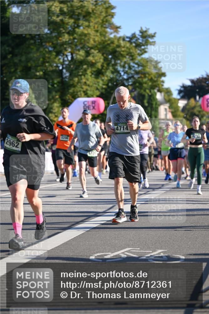 07.09.2025 - BARMER Alsterlauf Dr. Thomas Lammeyer http://msf.ph/oto/8712361 07.09.2025 09:41:54 Laufen 2962, 1206, 6129, 4714 meine-sportfotos.de