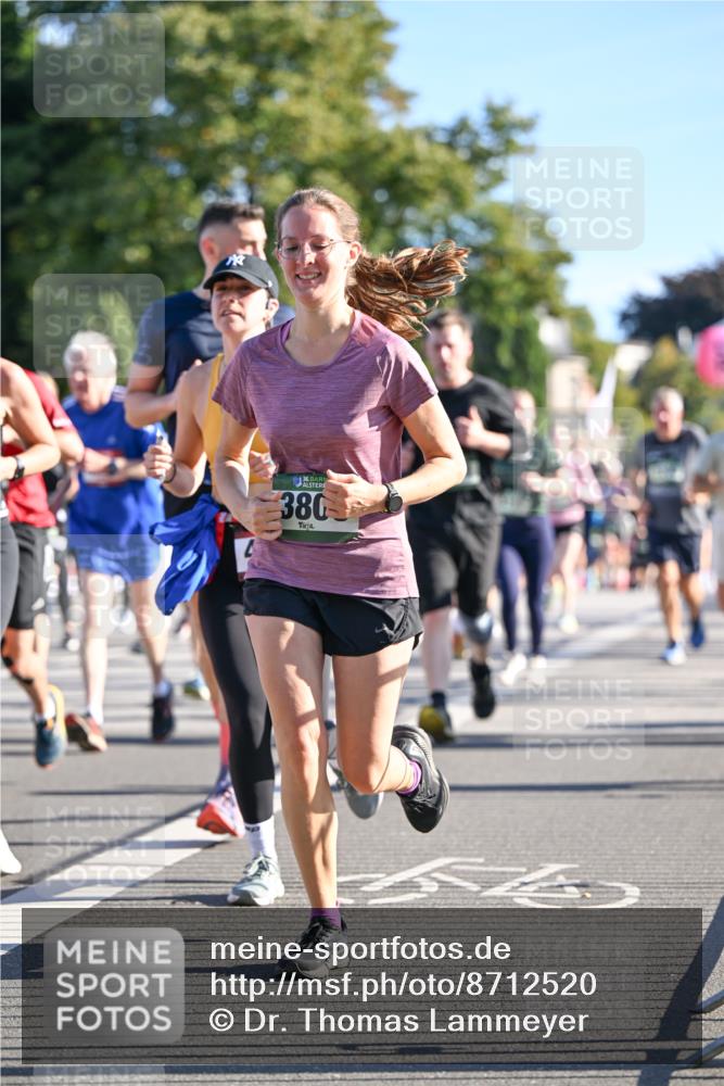 07.09.2025 - BARMER Alsterlauf Dr. Thomas Lammeyer http://msf.ph/oto/8712520 07.09.2025 09:42:19 Laufen 380 meine-sportfotos.de