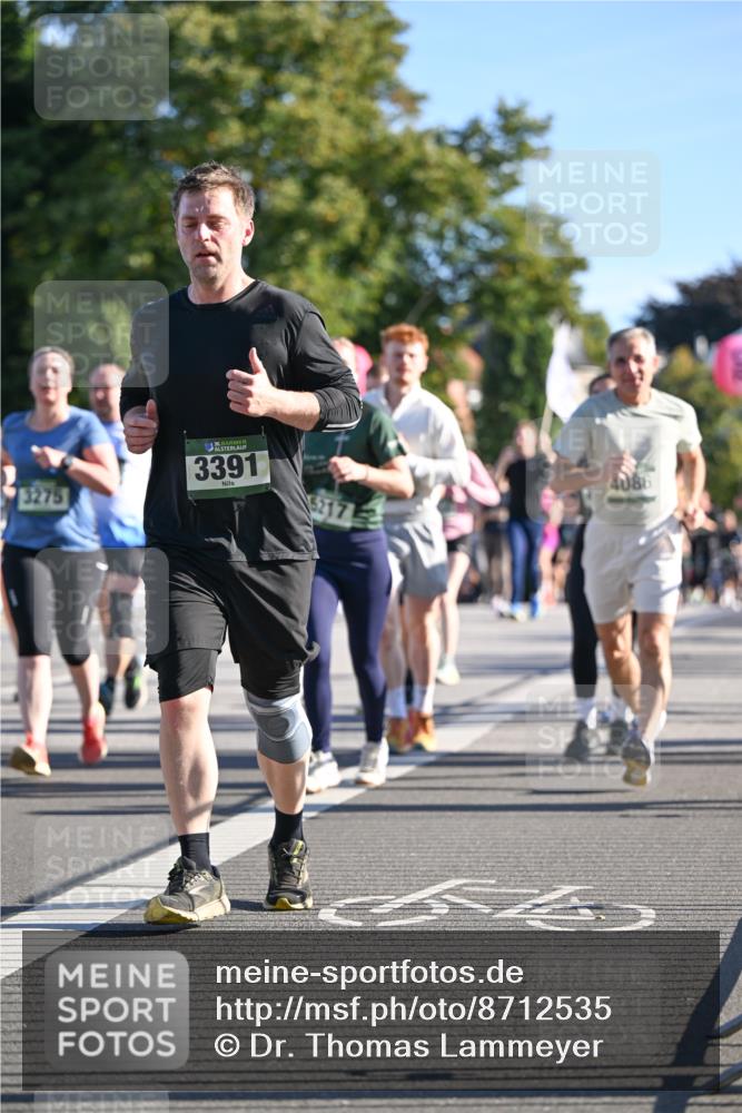 07.09.2025 - BARMER Alsterlauf Dr. Thomas Lammeyer http://msf.ph/oto/8712535 07.09.2025 09:42:21 Laufen 3275, 136, 3391, 6217, 4086 meine-sportfotos.de