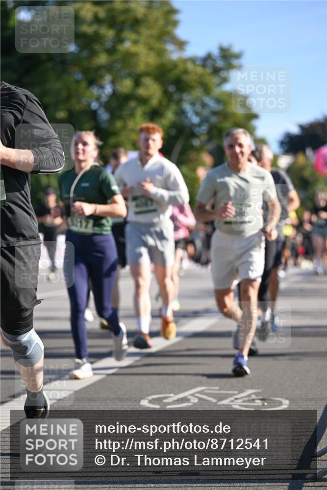 07.09.2025 - BARMER Alsterlauf Dr. Thomas Lammeyer http://msf.ph/oto/8712541 07.09.2025 09:42:22 Laufen 5217 meine-sportfotos.de