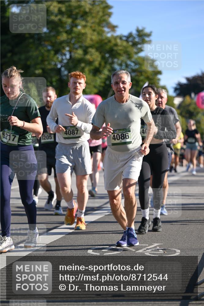 07.09.2025 - BARMER Alsterlauf Dr. Thomas Lammeyer http://msf.ph/oto/8712544 07.09.2025 09:42:23 Laufen 5217, 1205, 4087, 40, 4086 meine-sportfotos.de