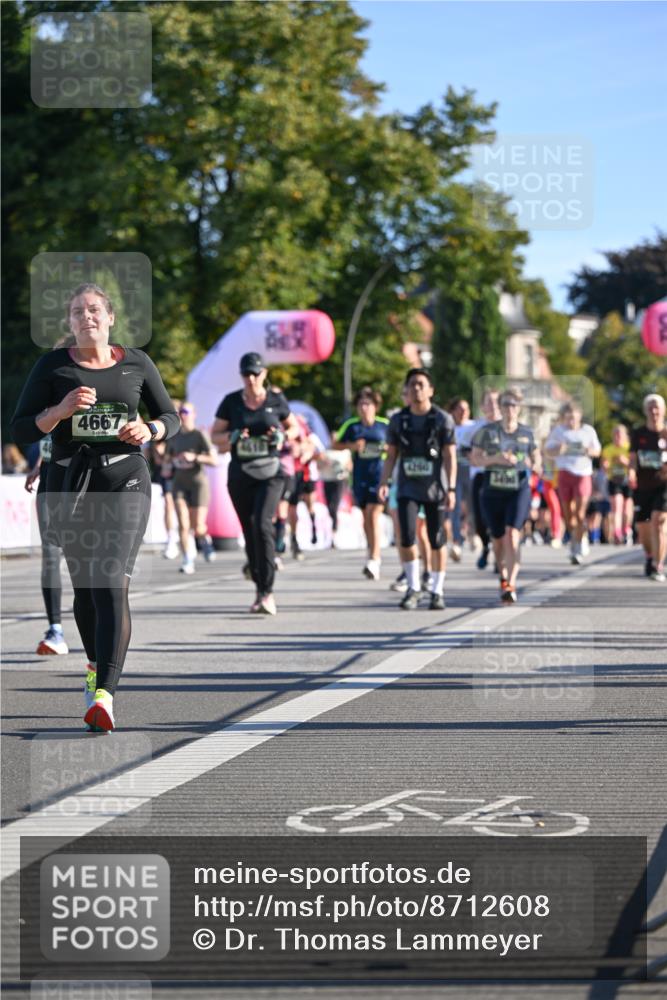 07.09.2025 - BARMER Alsterlauf Dr. Thomas Lammeyer http://msf.ph/oto/8712608 07.09.2025 09:42:33 Laufen 4667 meine-sportfotos.de