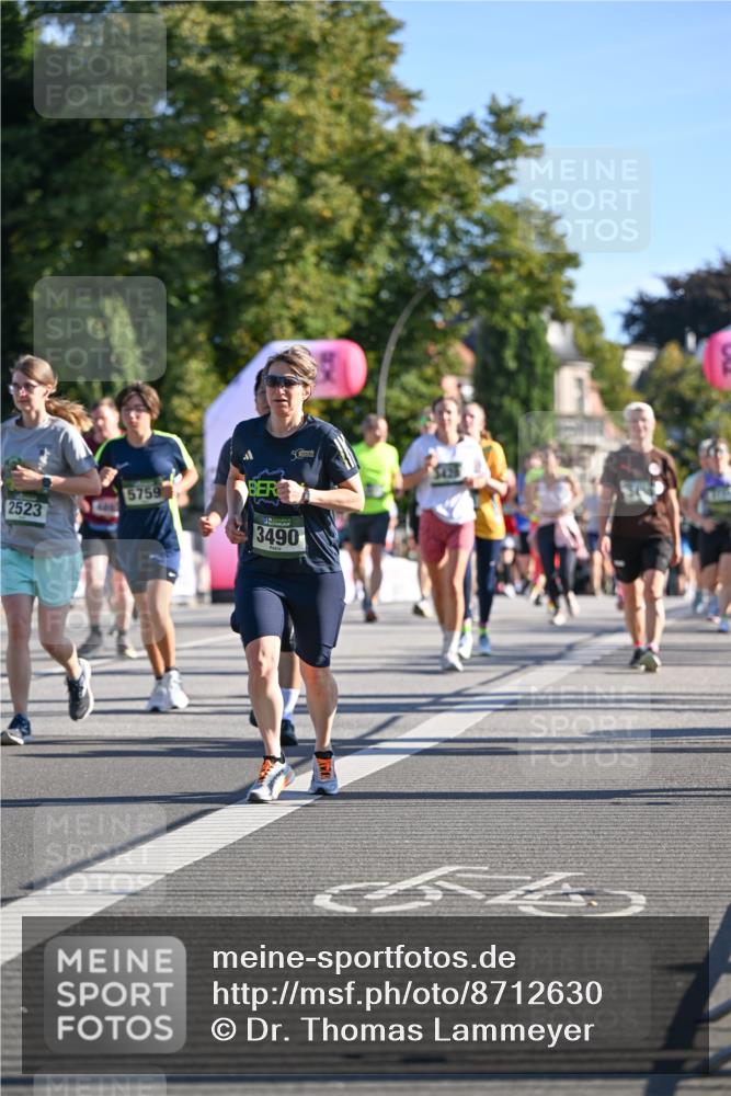 07.09.2025 - BARMER Alsterlauf Dr. Thomas Lammeyer http://msf.ph/oto/8712630 07.09.2025 09:42:36 Laufen 2523, 5759, 3490, 3429 meine-sportfotos.de
