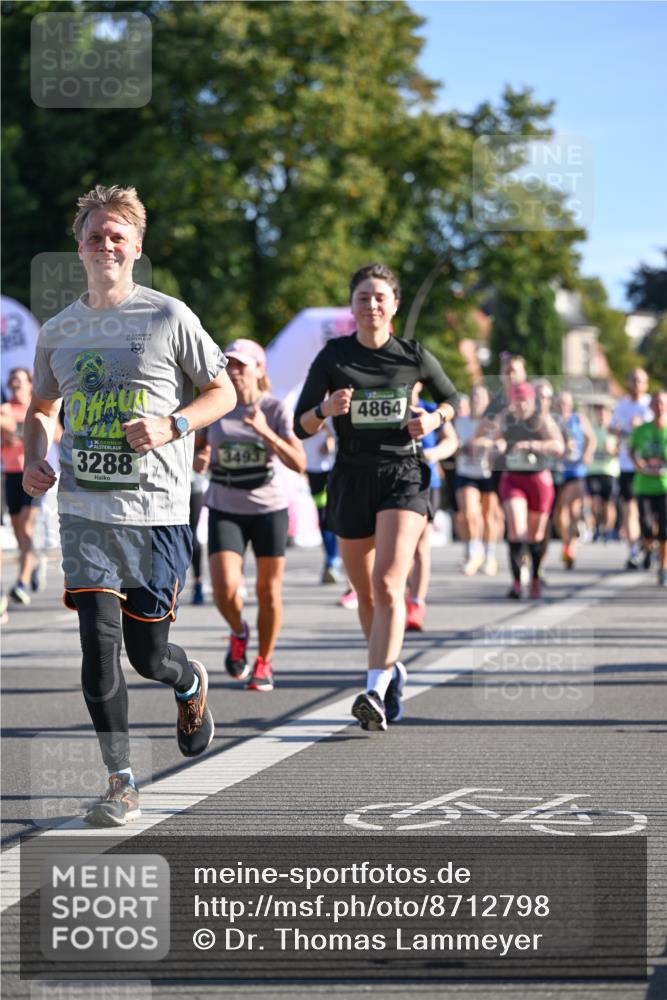 07.09.2025 - BARMER Alsterlauf Dr. Thomas Lammeyer http://msf.ph/oto/8712798 07.09.2025 09:43:08 Laufen 10, 3288, 3493, 4864 meine-sportfotos.de