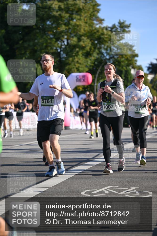 07.09.2025 - BARMER Alsterlauf Dr. Thomas Lammeyer http://msf.ph/oto/8712842 07.09.2025 09:43:15 Laufen 5761, 3002, 3799 meine-sportfotos.de