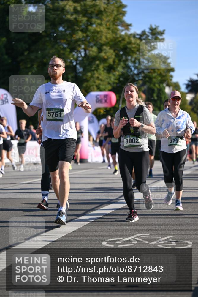 07.09.2025 - BARMER Alsterlauf Dr. Thomas Lammeyer http://msf.ph/oto/8712843 07.09.2025 09:43:15 Laufen 5761, 3002, 3799 meine-sportfotos.de