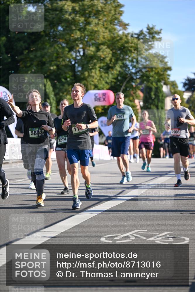 07.09.2025 - BARMER Alsterlauf Dr. Thomas Lammeyer http://msf.ph/oto/8713016 07.09.2025 09:43:45 Laufen 5893, 3274, 3201, 2966 meine-sportfotos.de