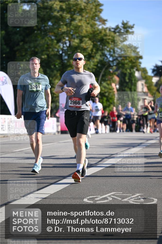 07.09.2025 - BARMER Alsterlauf Dr. Thomas Lammeyer http://msf.ph/oto/8713032 07.09.2025 09:43:47 Laufen 3201, 2966 meine-sportfotos.de