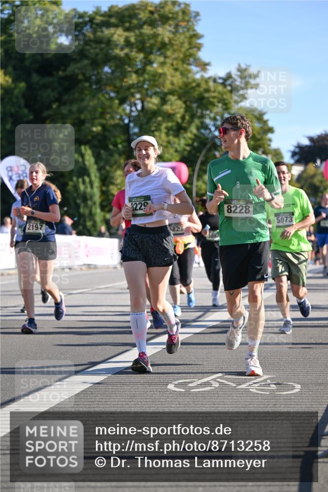 07.09.2025 - BARMER Alsterlauf Dr. Thomas Lammeyer http://msf.ph/oto/8713258 07.09.2025 09:44:28 Laufen 2197, 8229, 8, 5829, 8228, 5073 meine-sportfotos.de