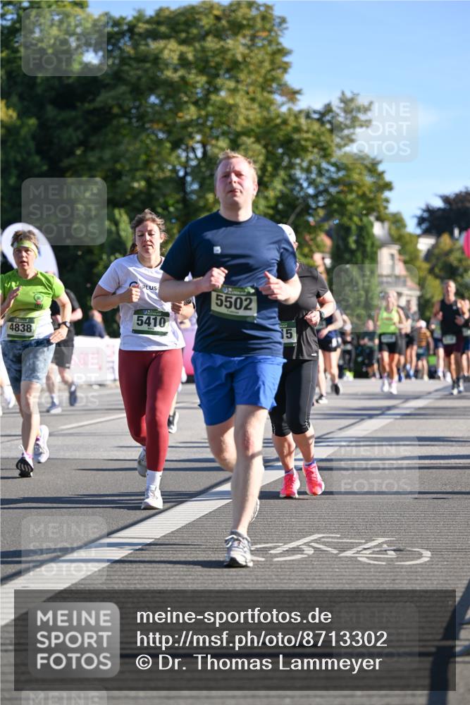 07.09.2025 - BARMER Alsterlauf Dr. Thomas Lammeyer http://msf.ph/oto/8713302 07.09.2025 09:44:35 Laufen 4838, 1924, 5410, 5502 meine-sportfotos.de