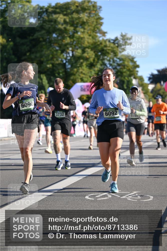 07.09.2025 - BARMER Alsterlauf Dr. Thomas Lammeyer http://msf.ph/oto/8713386 07.09.2025 09:44:49 Laufen 6090, 3732, 6092, 8195 meine-sportfotos.de