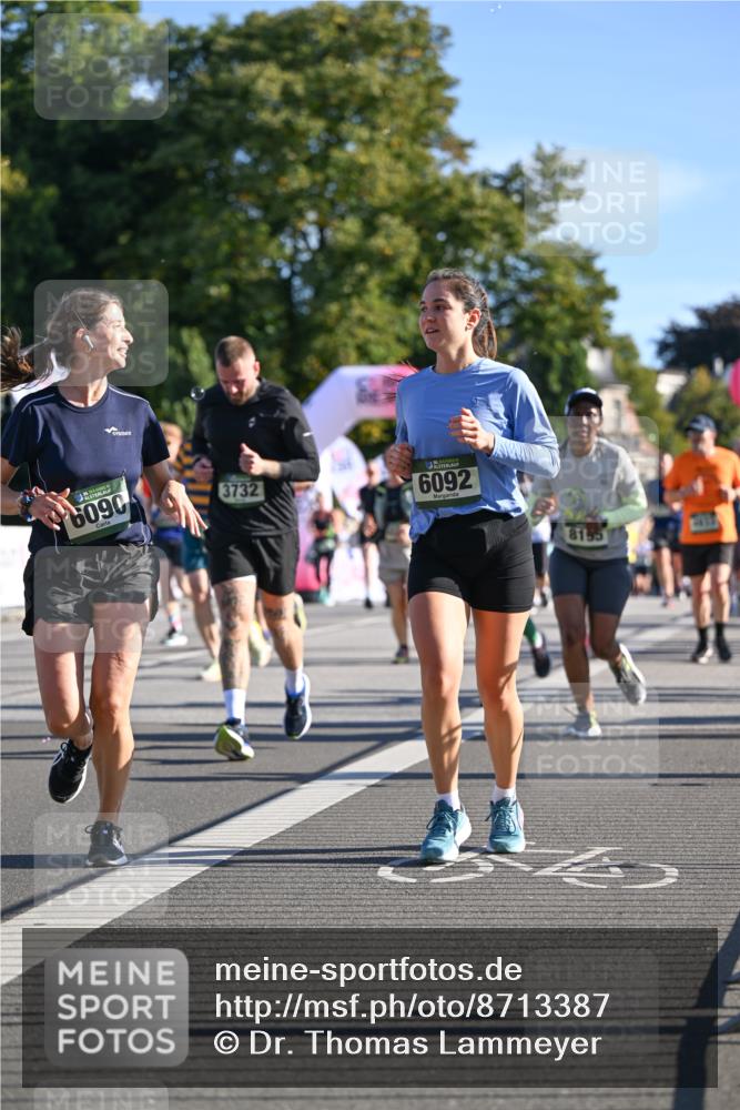07.09.2025 - BARMER Alsterlauf Dr. Thomas Lammeyer http://msf.ph/oto/8713387 07.09.2025 09:44:49 Laufen 6090, 3732, 6092 meine-sportfotos.de