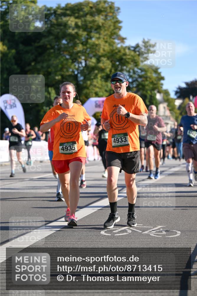 07.09.2025 - BARMER Alsterlauf Dr. Thomas Lammeyer http://msf.ph/oto/8713415 07.09.2025 09:44:54 Laufen 4935, 4933 meine-sportfotos.de