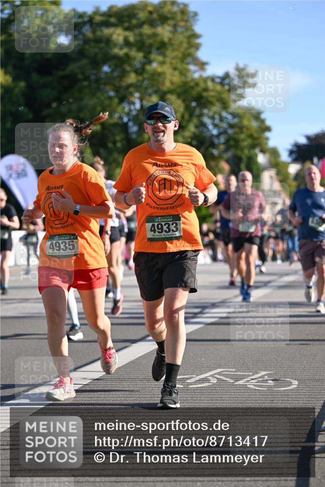 07.09.2025 - BARMER Alsterlauf Dr. Thomas Lammeyer http://msf.ph/oto/8713417 07.09.2025 09:44:54 Laufen 4935, 4933 meine-sportfotos.de