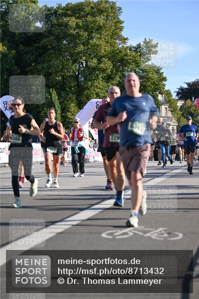 07.09.2025 - BARMER Alsterlauf Dr. Thomas Lammeyer http://msf.ph/oto/8713432 07.09.2025 09:44:56 Laufen 1986, 4572, 3145, 229, 5062, 4421, 2171, 2057 meine-sportfotos.de