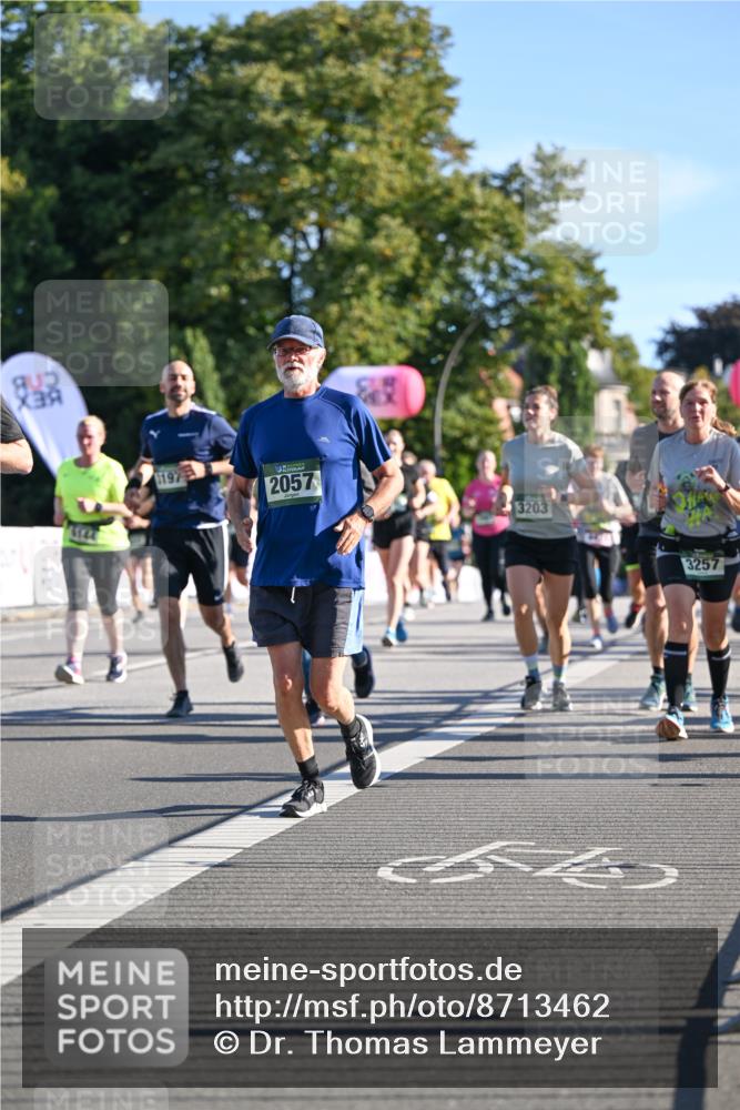 07.09.2025 - BARMER Alsterlauf Dr. Thomas Lammeyer http://msf.ph/oto/8713462 07.09.2025 09:45:02 Laufen 842, 197, 2057, 3203, 3257 meine-sportfotos.de