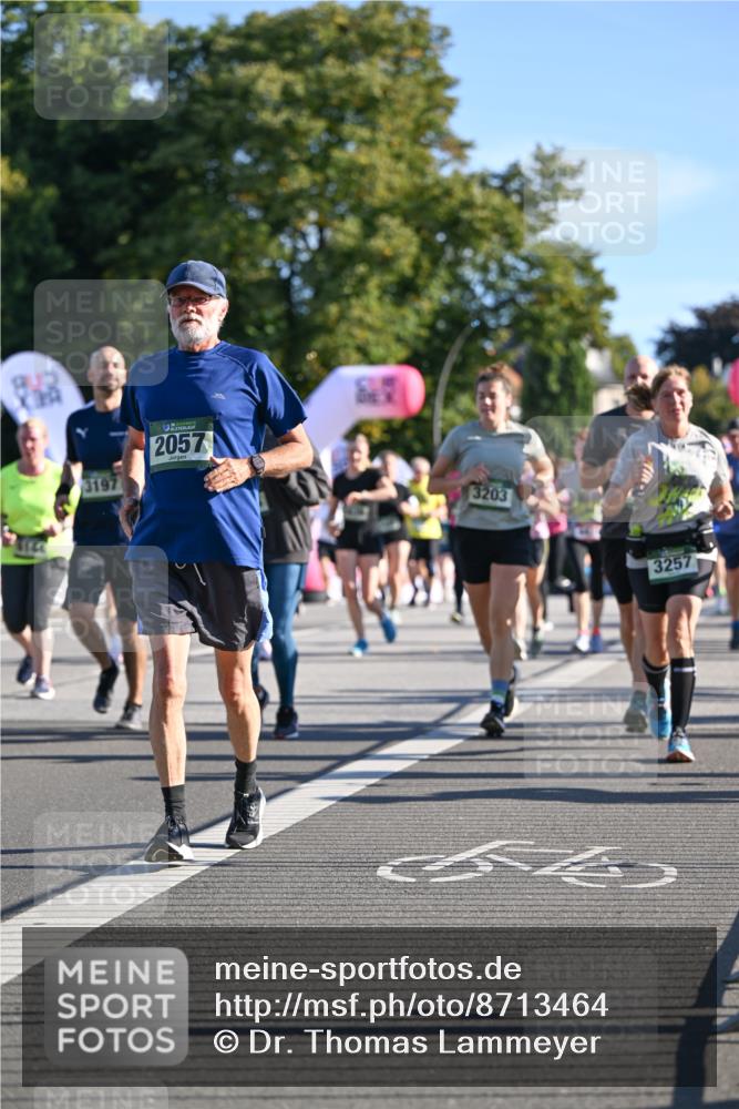 07.09.2025 - BARMER Alsterlauf Dr. Thomas Lammeyer http://msf.ph/oto/8713464 07.09.2025 09:45:02 Laufen 3197, 2057, 3203, 3257 meine-sportfotos.de