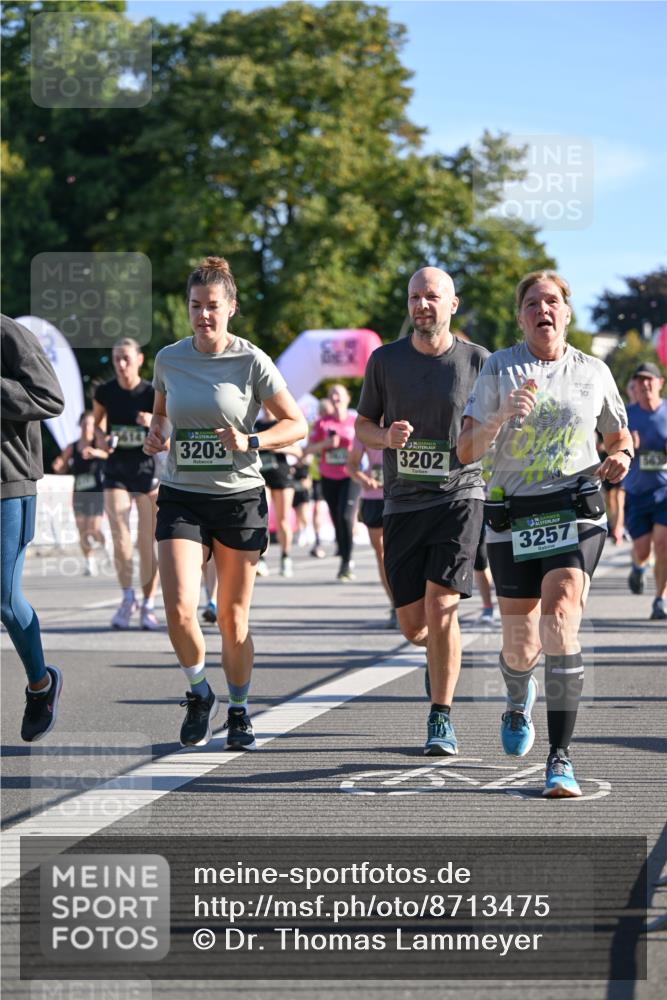07.09.2025 - BARMER Alsterlauf Dr. Thomas Lammeyer http://msf.ph/oto/8713475 07.09.2025 09:45:04 Laufen 3203, 3202, 3257, 10 meine-sportfotos.de