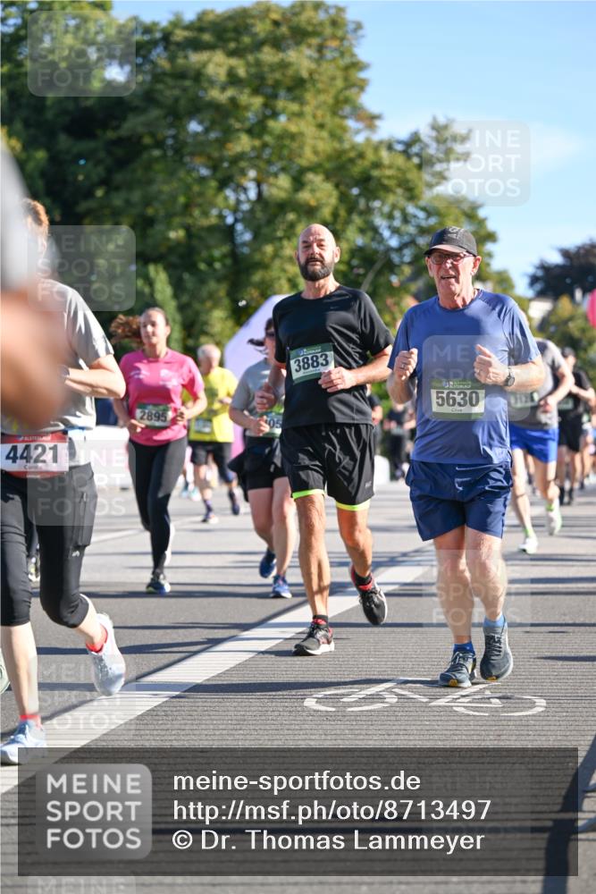 07.09.2025 - BARMER Alsterlauf Dr. Thomas Lammeyer http://msf.ph/oto/8713497 07.09.2025 09:45:07 Laufen 4421, 2895, 3883, 5630 meine-sportfotos.de