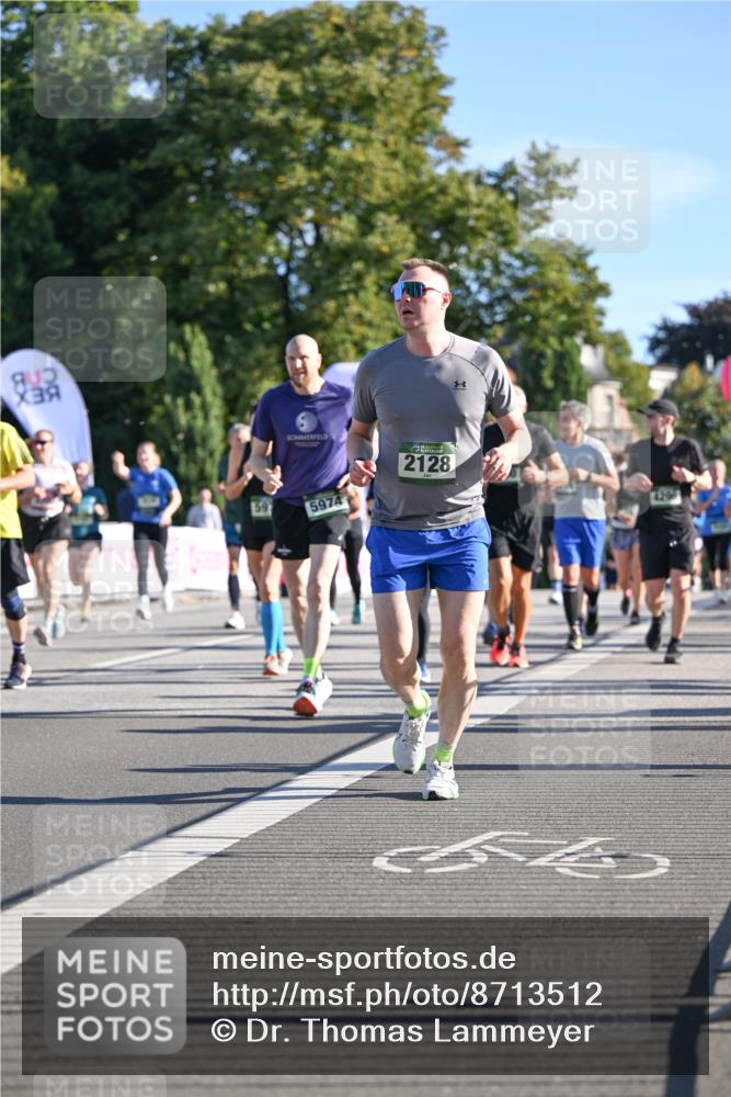 07.09.2025 - BARMER Alsterlauf Dr. Thomas Lammeyer http://msf.ph/oto/8713512 07.09.2025 09:45:10 Laufen 842, 59, 5974, 2128, 4296 meine-sportfotos.de