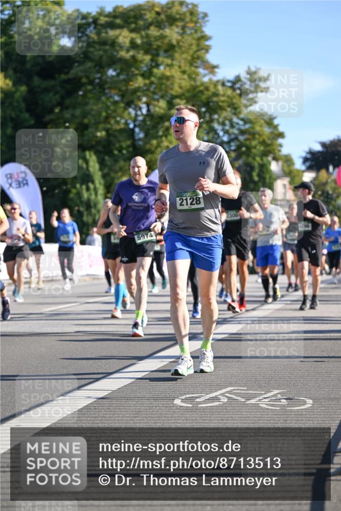 07.09.2025 - BARMER Alsterlauf Dr. Thomas Lammeyer http://msf.ph/oto/8713513 07.09.2025 09:45:10 Laufen 842, 2128, 5974, 2300 meine-sportfotos.de